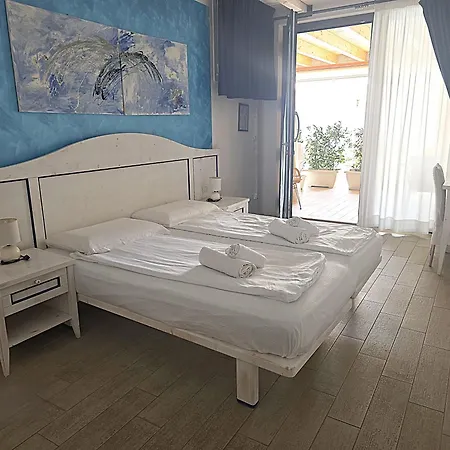 Relais Villa Olivi Costermano Quarto foto